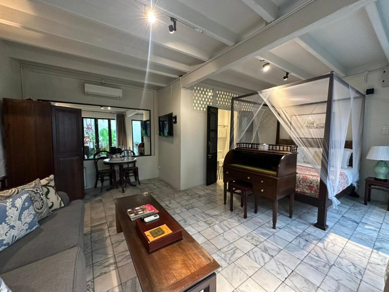 Muntri Mews Hotel George Town Eksteriør billede